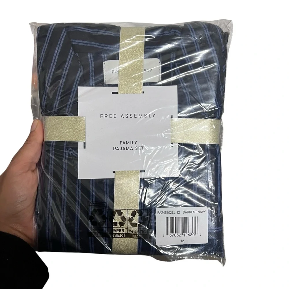 Free Assembly stylish blue